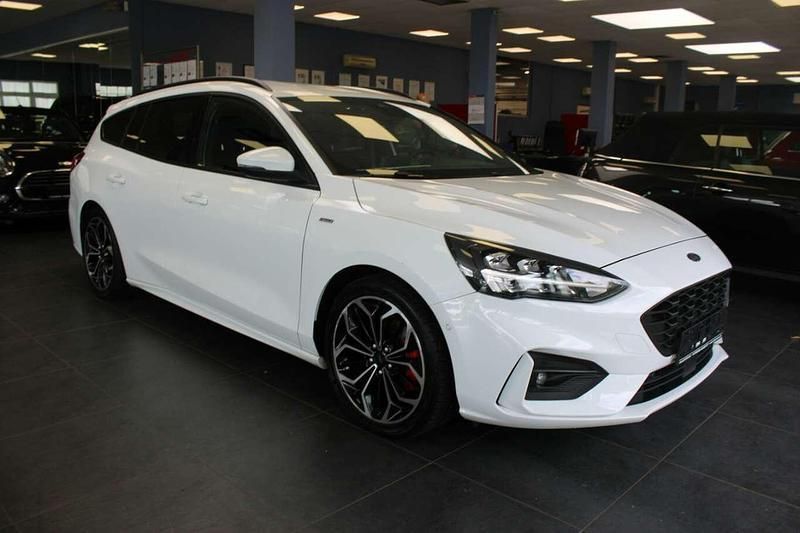 Weiß Gebraucht 2022 Ford Focus ST-Line X Kombi | 11.980 € (Etwas zu teuer) - Bild 1/4
