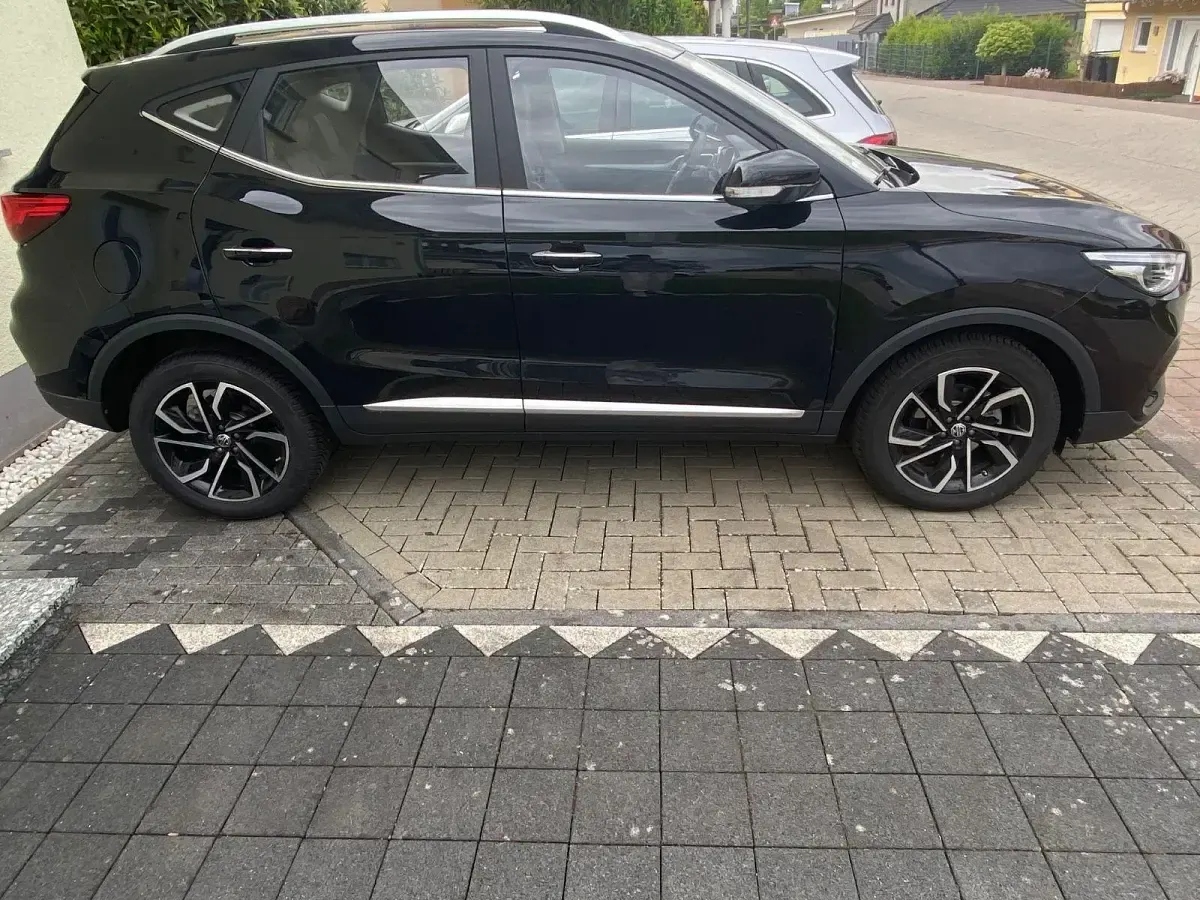 Gebraucht MG ZS Luxury 106 PS (77 kW) 2025 Schwarz SUV