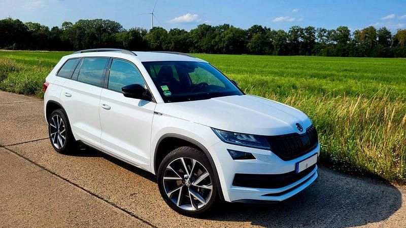 Weiß Gebraucht 2018 Skoda Kodiaq SportLine SUV | 31.999 € (Etwas zu teuer) - Bild 1/4