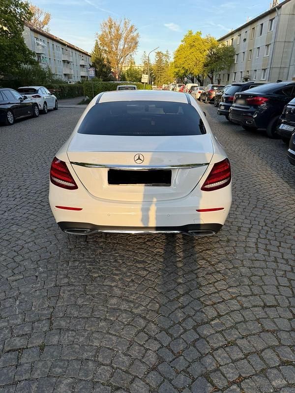 Gebraucht Mercedes E220 AMG line 194 PS (142 kW) 2016 Weiß Limousine