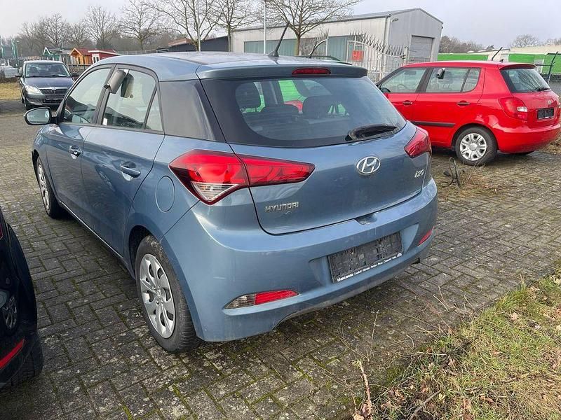 Gebraucht Hyundai i20 GO! 75 PS (55 kW) 2017 Limousine