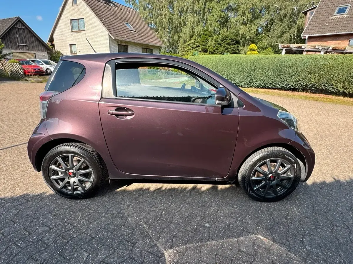 Gebraucht Toyota iQ 98 PS (72 kW) 2009 Violet Kleinwagen