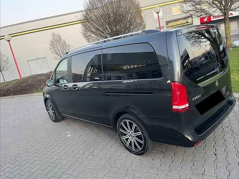 Gebraucht Mercedes V300 239 PS (175 kW) 2020 Grau Van / Kleinbus