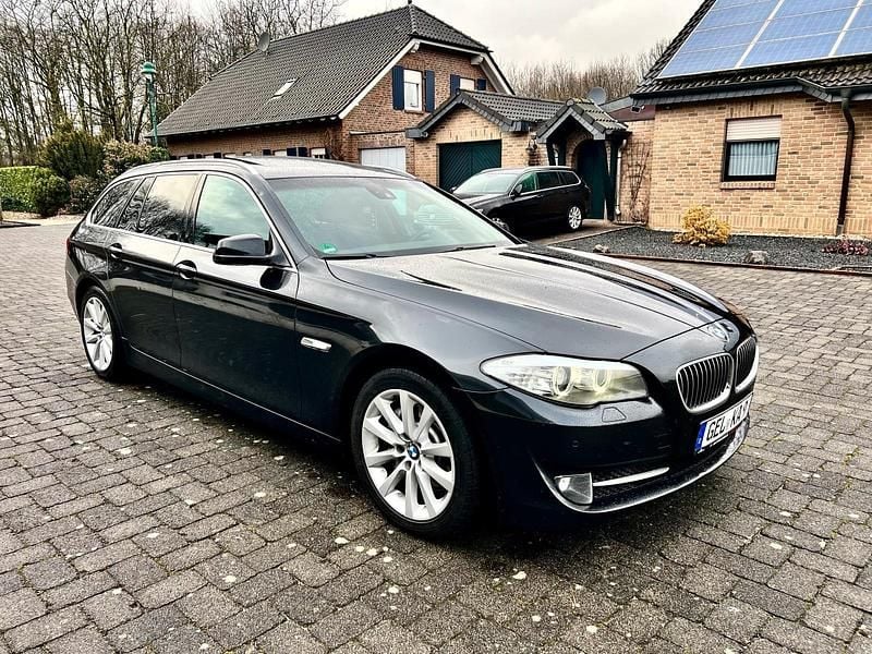 Gebraucht BMW 530 258 PS (189 kW) 2012 Grau Kombi
