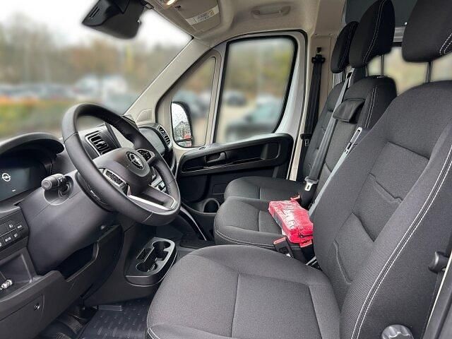 Gebraucht Opel Movano 140 PS (102 kW) 2025 Lackierung weiss icy/ typ aussenverkleidung spiegel flach standard Van