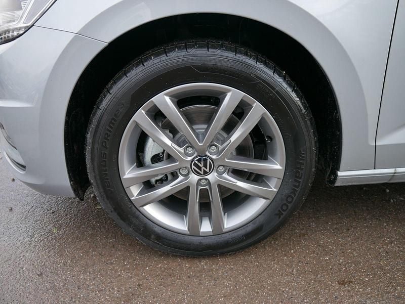 Neu VW Touran Comfortline 150 PS (110 kW) 2025 Oyster silver metallic Van / Kleinbus