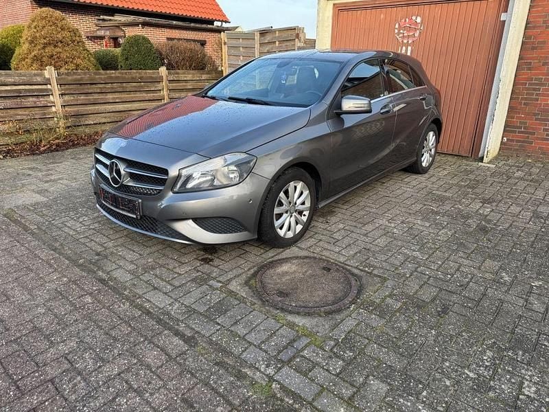 Grau Gebraucht 2013 Mercedes A180 Limousine | 7.500 € (Guter Preis) - Bild 1/4