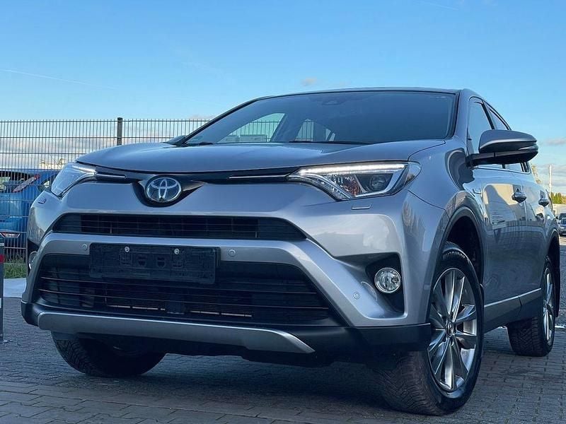Grau Gebraucht 2018 Toyota RAV4 Team SUV | 18.299 € (Superpreis) - Bild 1/4