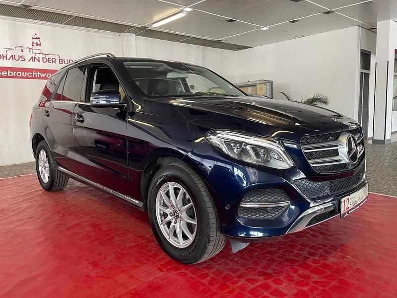Cavansitblau metalliclack Gebraucht 2018 Mercedes GLE250 SUV | 30.900 € (Fairer Preis) - Bild 1/4