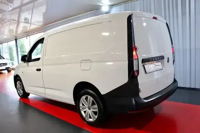 Second-hand VW Caddy 122 CP (89 kW) 2022 Alb Monovolum