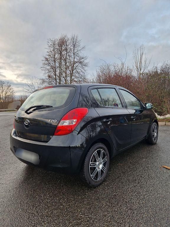 Gebraucht Hyundai i20 Edition 77 PS (56 kW) 2011 Schwarz Kleinwagen