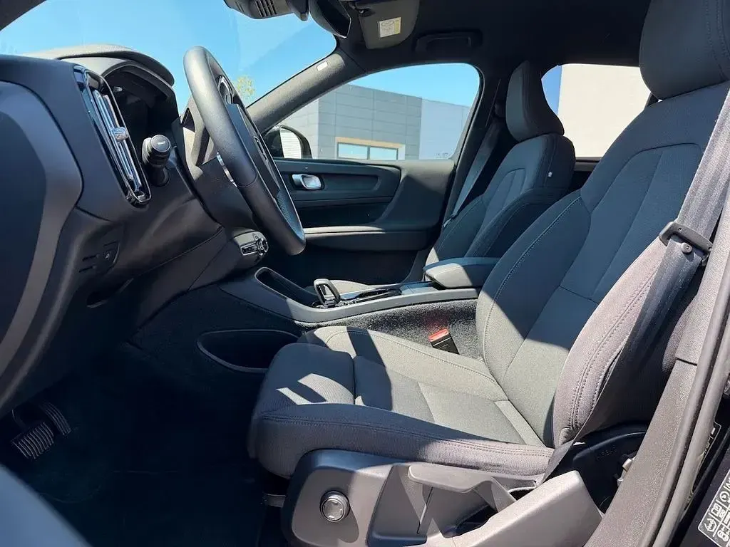 Gebraucht Volvo XC40 Core 169 kW (231 PS) 2023 Schwarz SUV