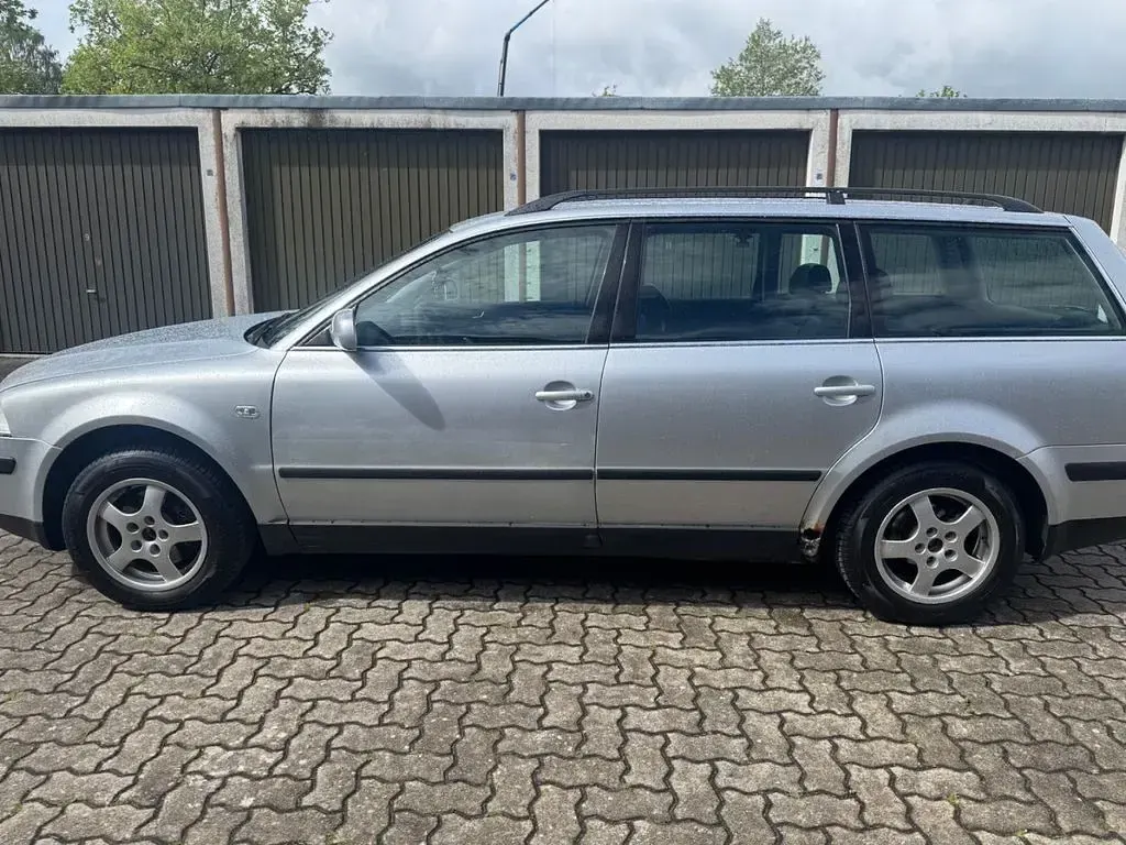 Używany VW Passat Basis 110 KM (80 kW) 2001 Srebrny Kombi