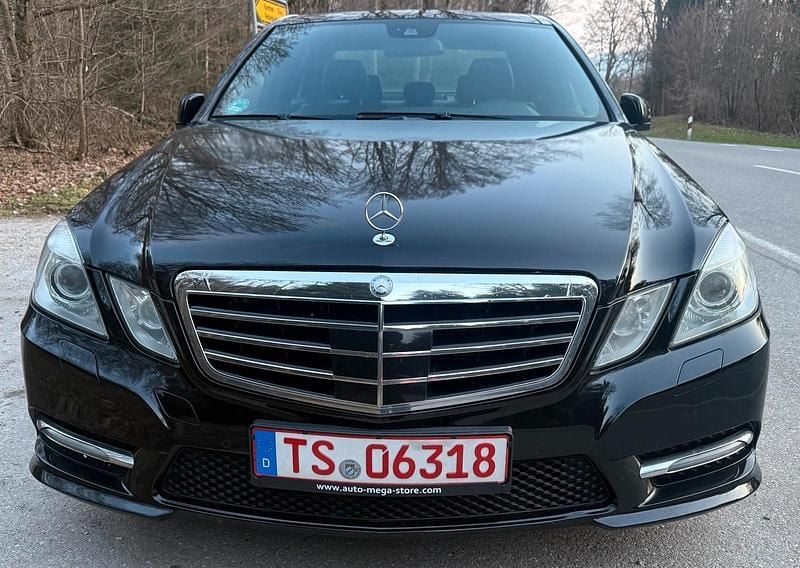 Gebraucht Mercedes E300 204 PS (150 kW) 2013 Schwarz Limousine