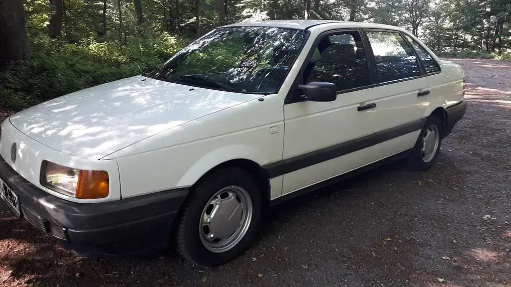 Gebraucht VW Passat 90 PS (66 kW) 1990 Weiß Limousine