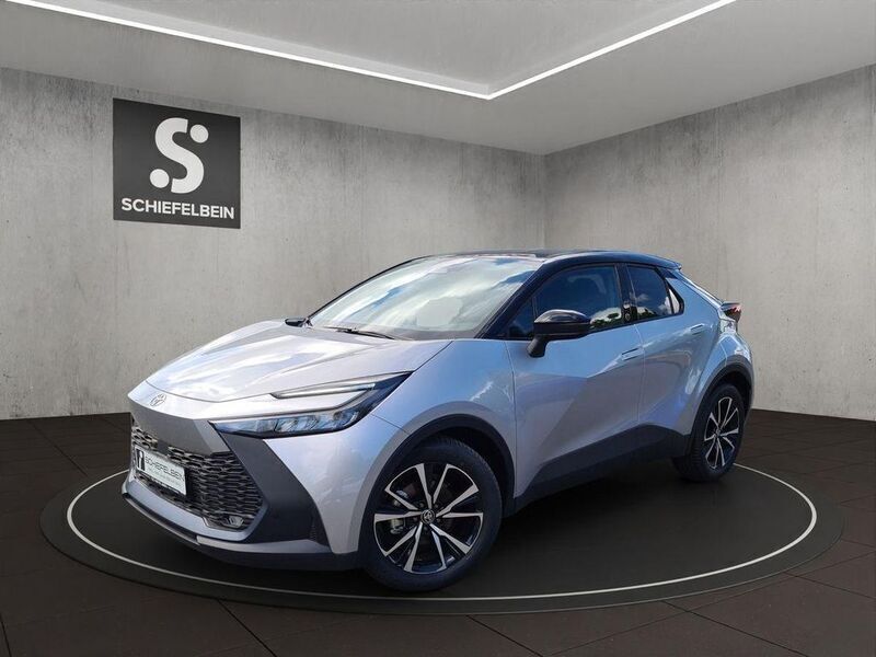Shimmeringsilver metallic Neu 2024 Toyota C-HR Team SUV | 31.180 € (Guter Preis) - Bild 1/4