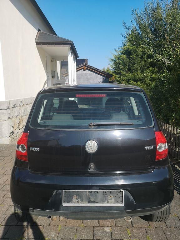 Gebraucht VW Fox 69 PS (50 kW) 2005 Schwarz Kleinwagen