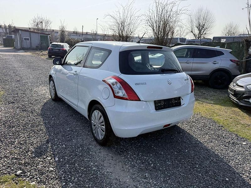 Gebraucht Suzuki Swift Basic 94 PS (69 kW) 2014 Weiß Kleinwagen