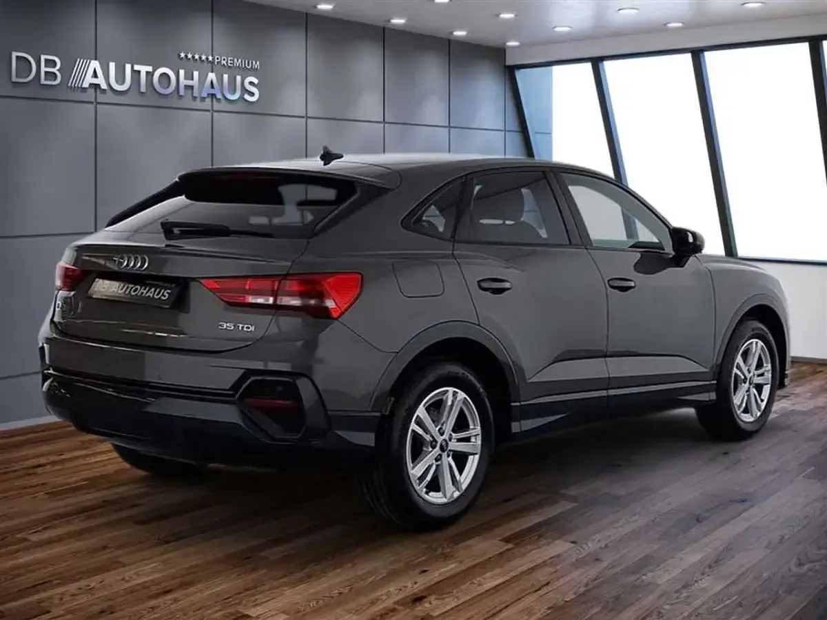 Gebraucht Audi Q3 Sportback S-Line 150 PS (110 kW) 2025 Grau SUV