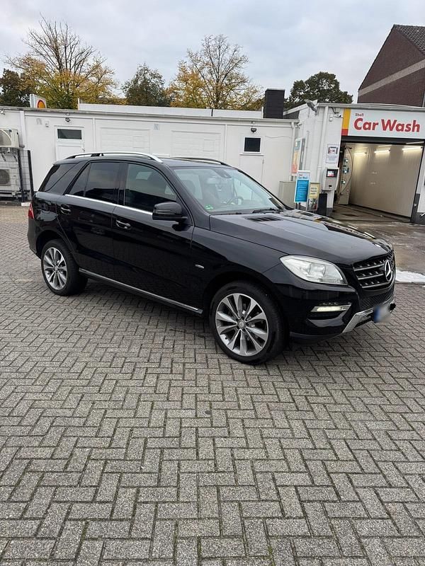 Gebraucht Mercedes ML350 258 PS (189 kW) 2012 Schwarz SUV