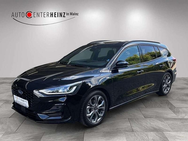Obsidianschwarz metallic Gebraucht 2024 Ford Focus ST-Line Kombi | 24.900 € (Fairer Preis) - Bild 1/4