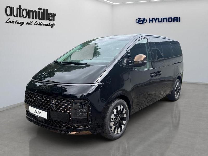 Grau Neu 2025 Hyundai Staria Signature Van | 55.222 € - Bild 1/4