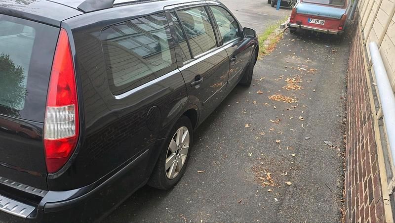 Gebraucht Ford Mondeo 145 PS (106 kW) 2004 Schwarz Kombi
