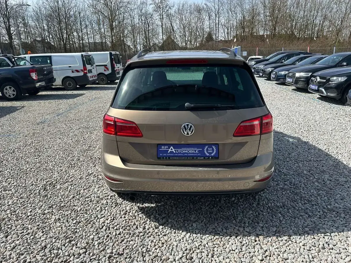 Gebraucht VW Golf Sportsvan LOUNGE 110 PS (80 kW) 2015 Gold Van / Kleinbus