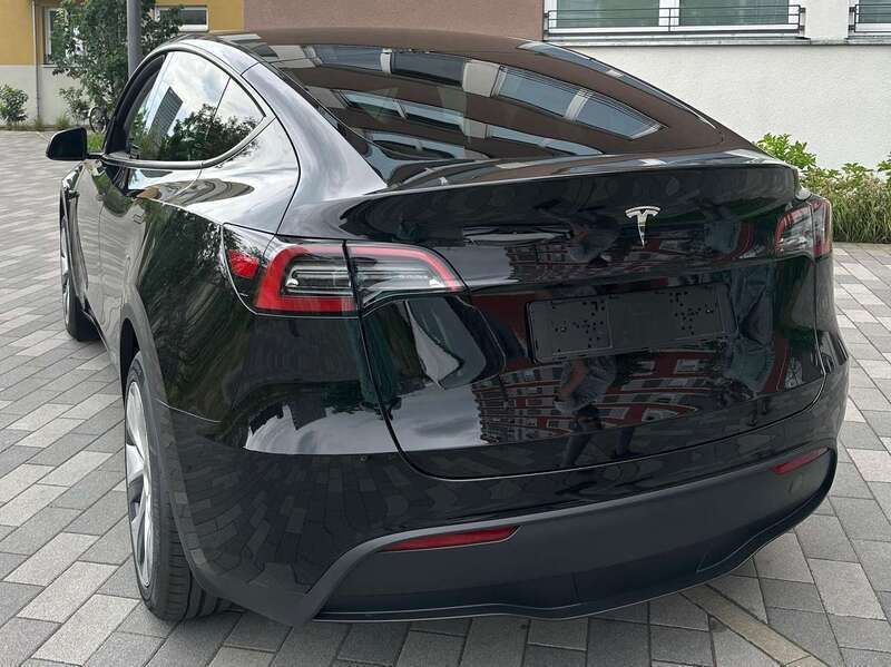 Schwarz Gebraucht 2023 Tesla Model Y SUV | 32.500 € (Superpreis) - Bild 1/4