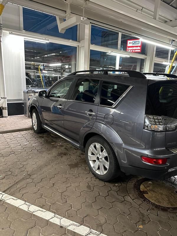 Gebraucht Mitsubishi Outlander 156 PS (114 kW) 2010 Grau SUV