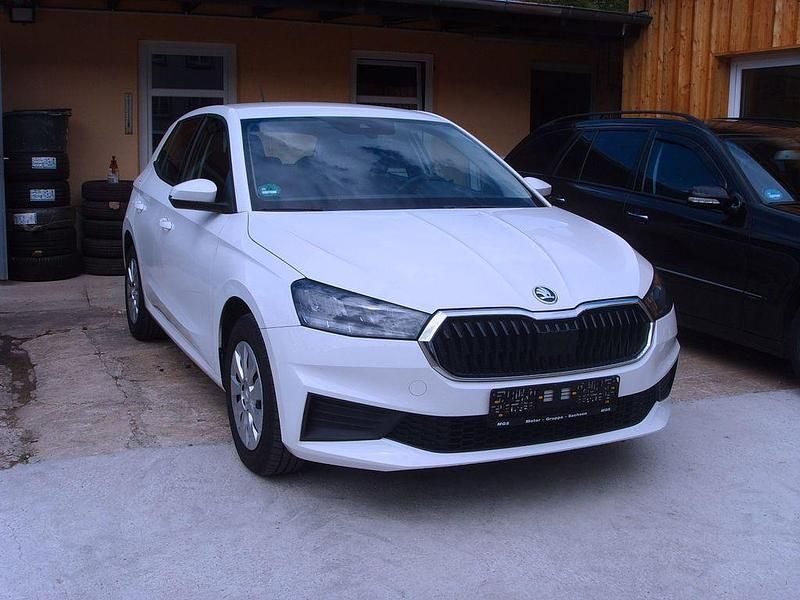 Weiß Gebraucht 2022 Skoda Fabia Active Limousine | 12.500 € (Guter Preis) - Bild 1/4
