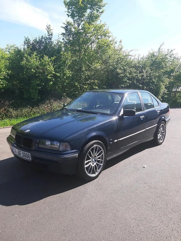 Blau Gebraucht 1997 BMW 320 Limousine | 3.500 € (Superpreis) - Bild 1/4
