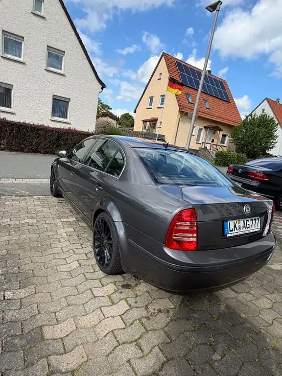 Gebraucht Skoda Superb 131 PS (96 kW) 2005 Grau Limousine