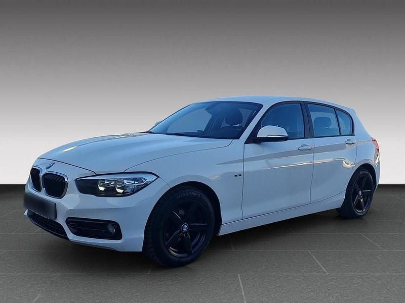 Alpinweiss iii Gebraucht 2015 BMW 116 Sport Line Kleinwagen | 8.990 € (Guter Preis) - Bild 1/4