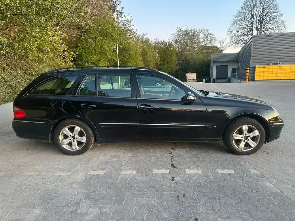 Gebraucht Mercedes E200 Elegance 184 PS (135 kW) 2008 Schwarz Limousine