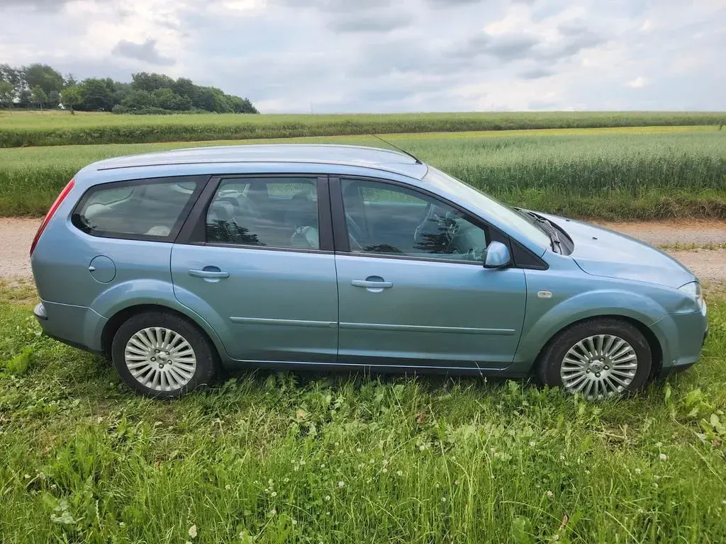 Gebraucht Ford Focus Trend 116 PS (85 kW) 2005 Blau Limousine