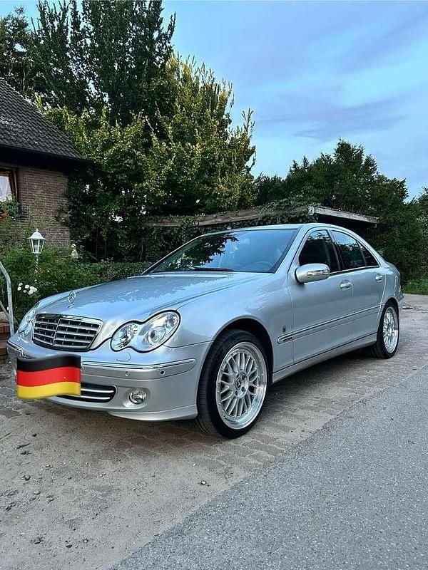 Grau Gebraucht 2005 Mercedes C320 Sport Edition Limousine | 4.000 € (Guter Preis) - Bild 1/4