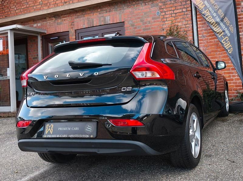 Second-hand Volvo V40 120 CP (88 kW) 2017 Negru Berlinǎ