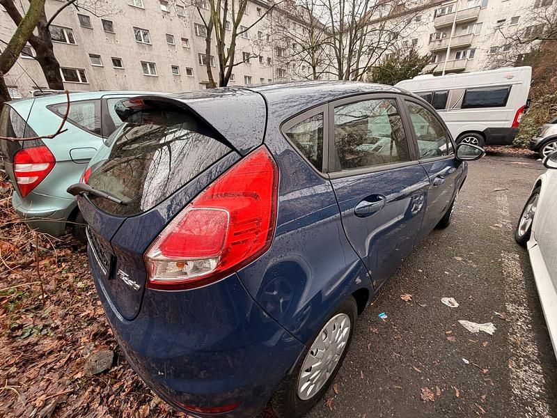 Gebraucht Ford Fiesta 95 PS (69 kW) 2015 Blau Kleinwagen