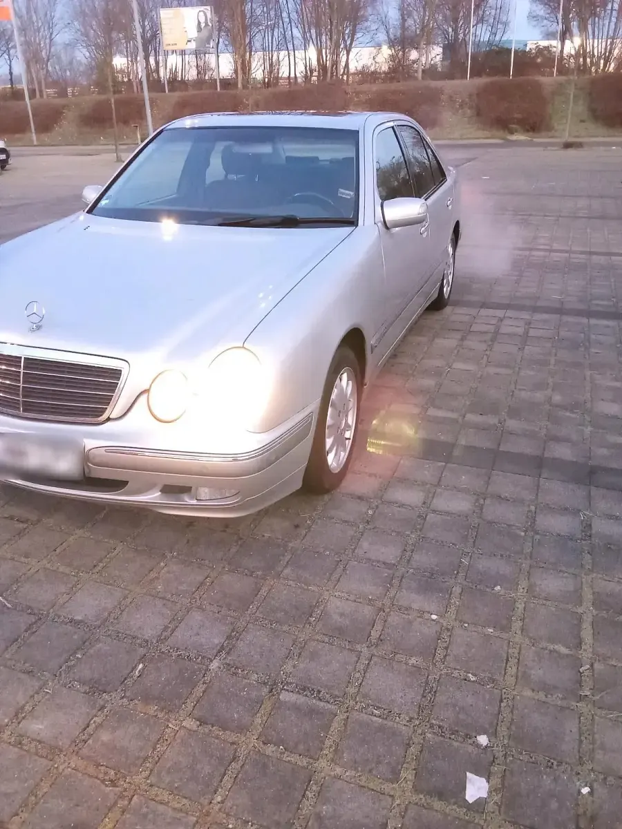 Gebraucht Mercedes E200 116 PS (85 kW) 2000 Silber Limousine