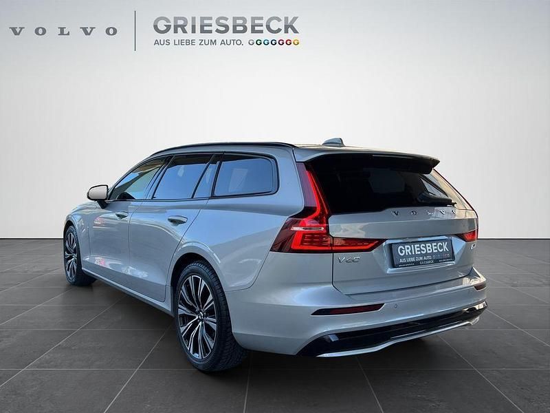 Gebraucht Volvo V60 Plus 197 PS (144 kW) 2024 Silver dawn / metallic Kombi