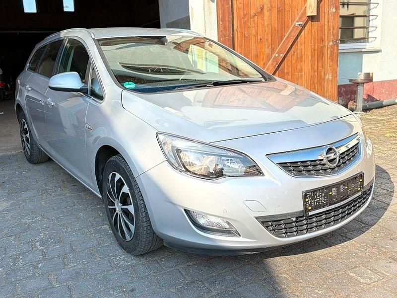 Gebraucht Opel Astra Sport 140 PS (102 kW) 2011 Silber Kombi
