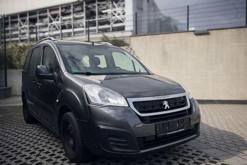Gebraucht Peugeot Partner Tepee Active 120 PS (88 kW) 2016 Van / Kleinbus