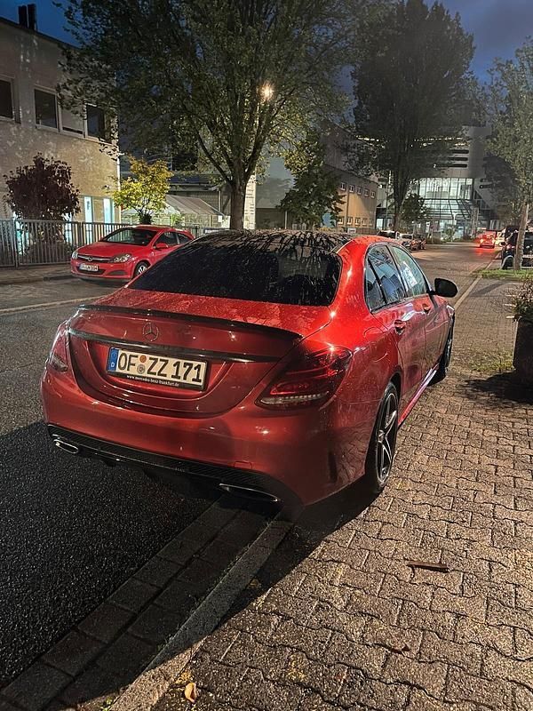 Rot Gebraucht 2017 Mercedes C300 Style Limousine | 19.500 € (Teuer) - Bild 1/4