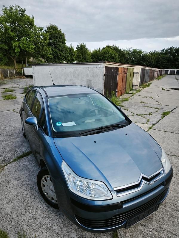 Grau Gebraucht 2005 Citroën C4 Limousine | 1.550 € (Fairer Preis) - Bild 1/4