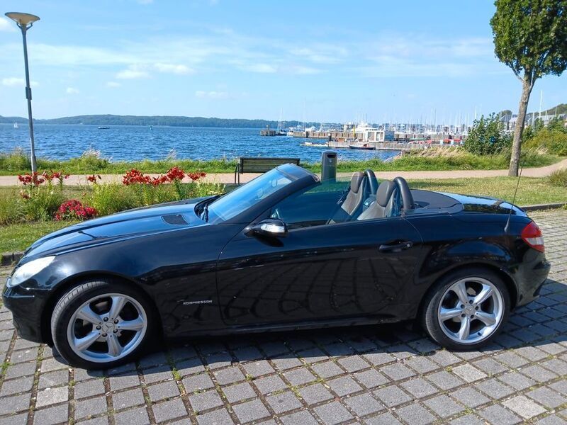 Schwarz Gebraucht 2004 Mercedes SLK200 Cabrio | 8.290 € (Superpreis) - Bild 1/4