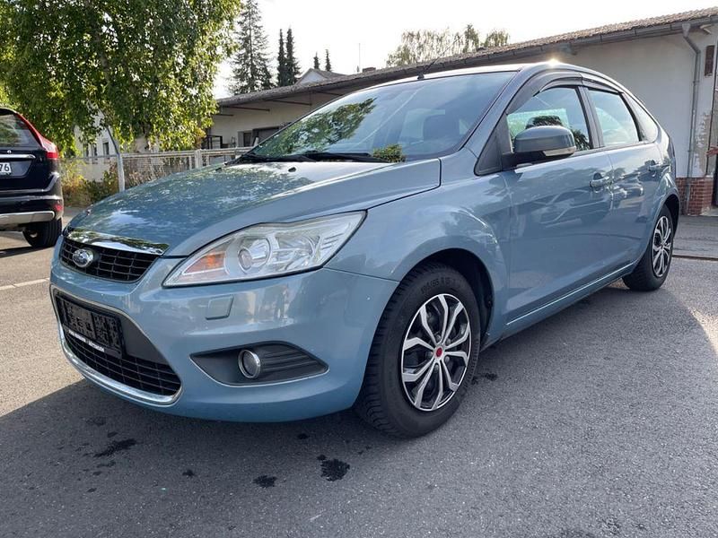 Grau Gebraucht 2008 Ford Focus Ghia Limousine | 1.490 € (Fairer Preis) - Bild 1/4