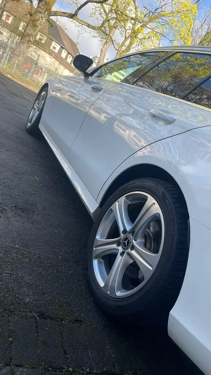 Second-hand Mercedes E220 AMG line 194 CP (142 kW) 2017 Alb Break