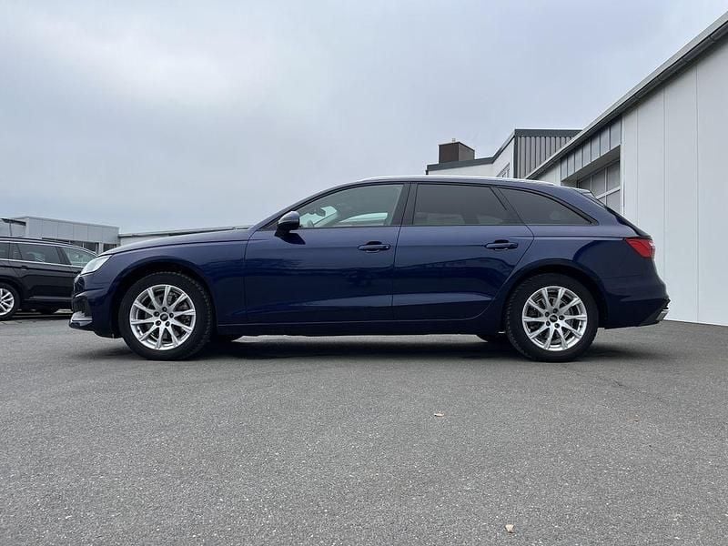 Gebraucht Audi A4 163 PS (119 kW) 2023 Navarrablau Kombi