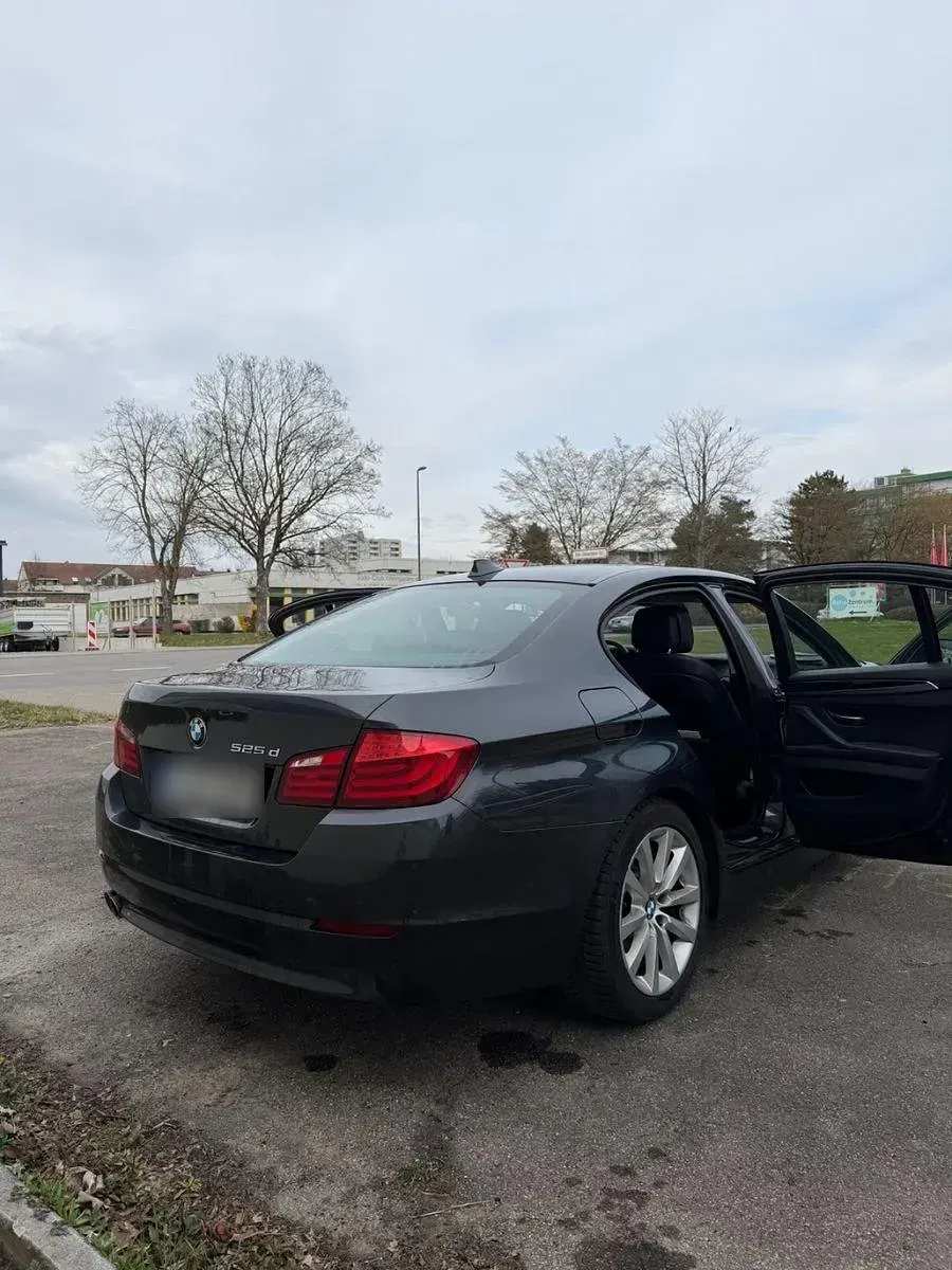 Gebraucht BMW 525 218 PS (160 kW) 2013 Blau Limousine